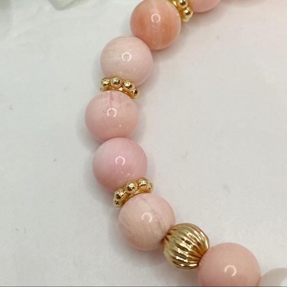 Queen Conch Shell Rose Bracelet - Picture 7 of 10